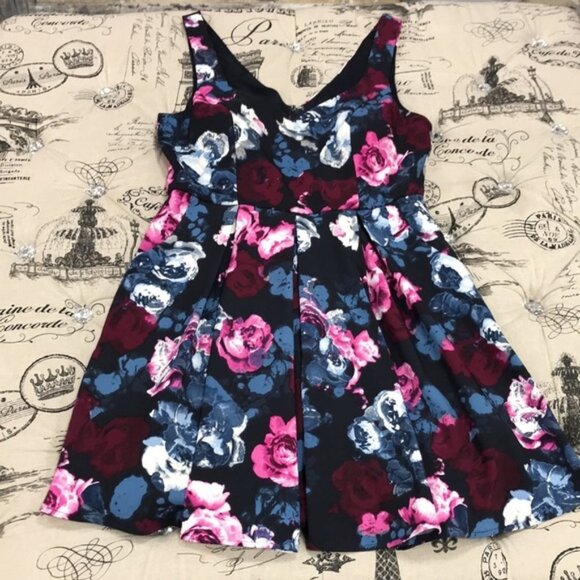 Trixxi Trendy Plus Floral-Print Fit & Flare DRESS - Picture 2 of 8